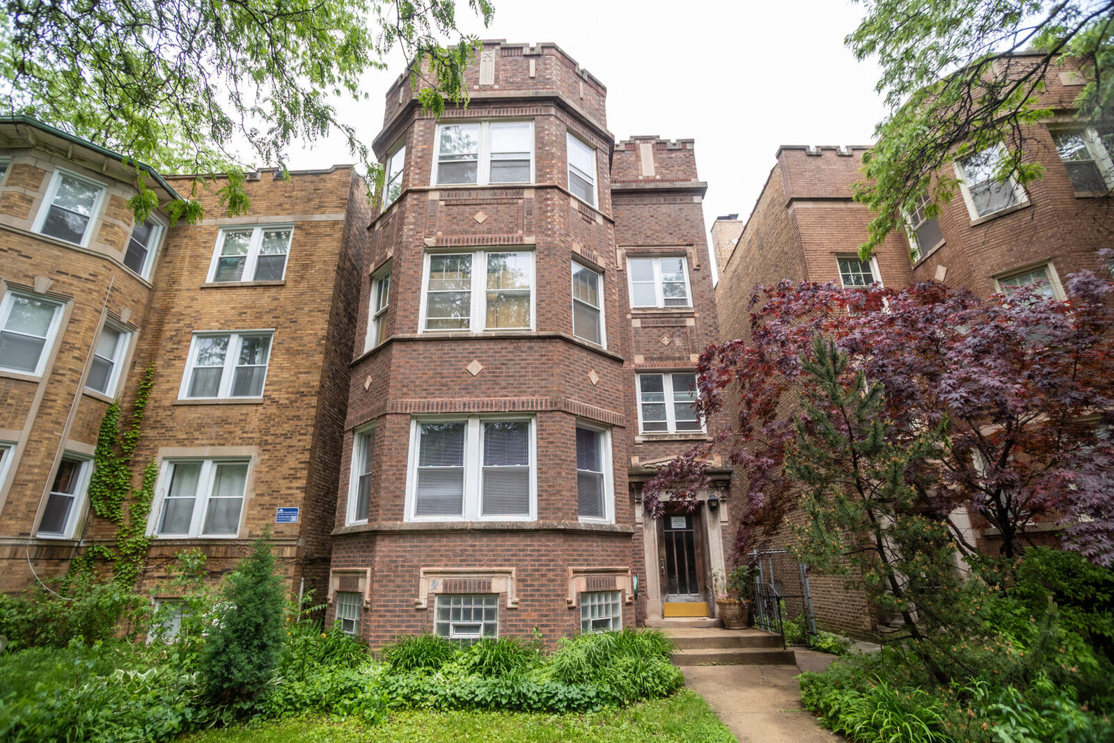 Property Photo:  2226 W Arthur Avenue 1  IL 60645 