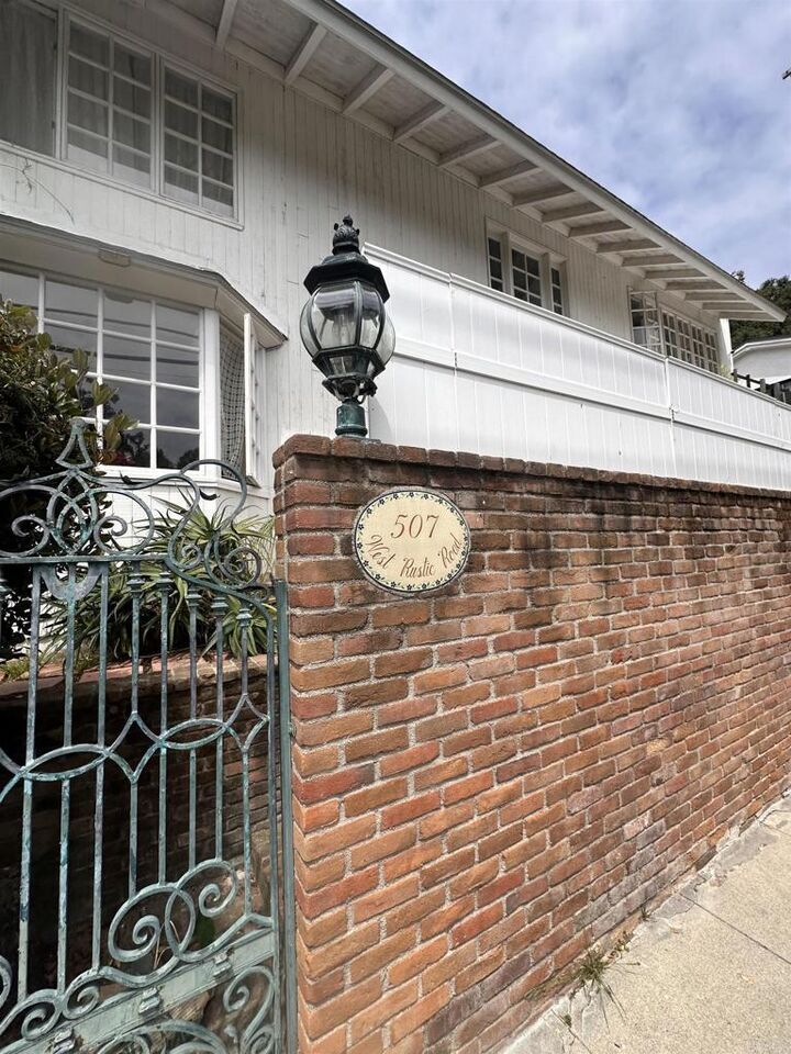 Property Photo:  507 W Rustic Rd  CA 90402 