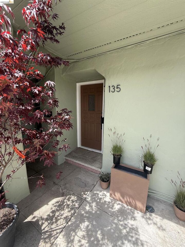 Property Photo:  135 11th Ave  CA 94118 
