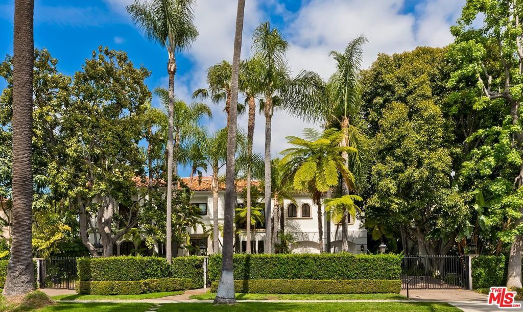 Property Photo:  812 N Bedford Drive  CA 90210 