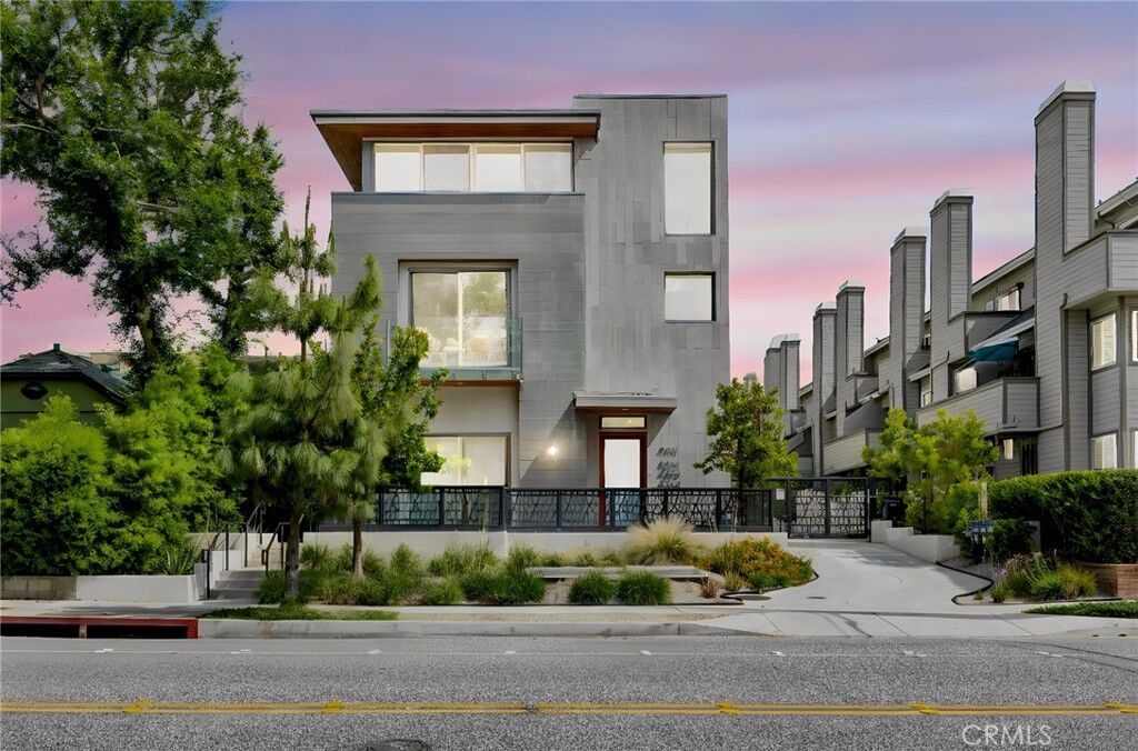 Property Photo:  941 E California Boulevard 1  CA 91106 