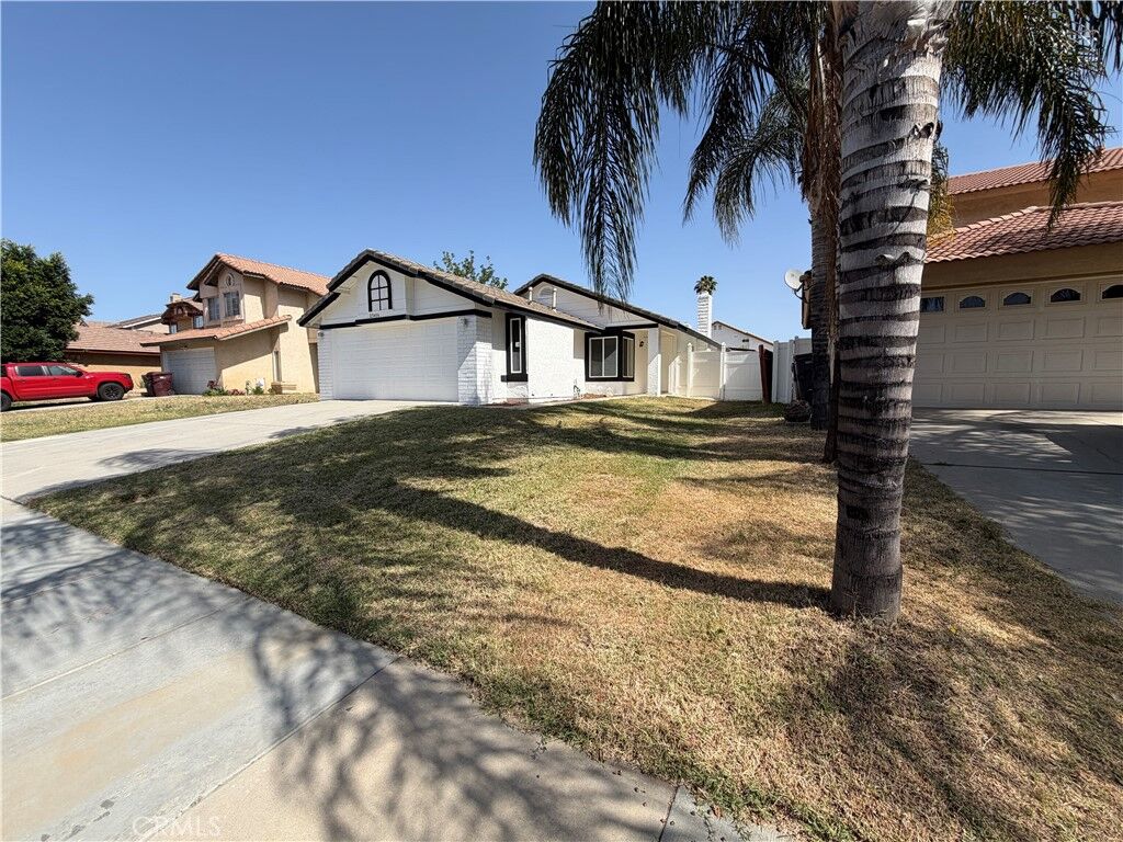 Property Photo:  25454 Moorland Road  CA 92551 