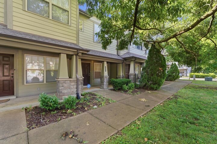 Property Photo:  105 4th Ave 404  TN 37130 