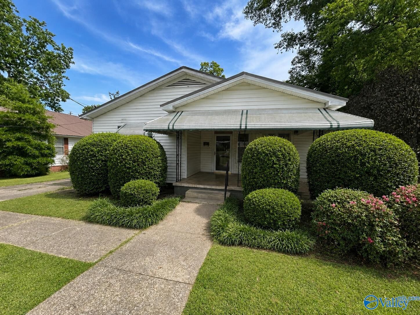 Property Photo: 35 W Wilkinson Avenue AL 35904