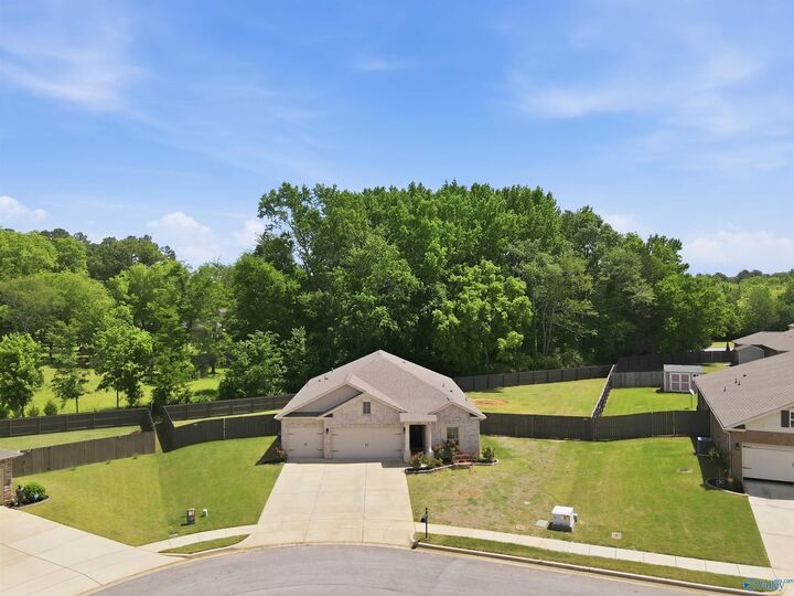 Property Photo:  107 Rosyside Ci W Rosyside Circle  AL 35749 