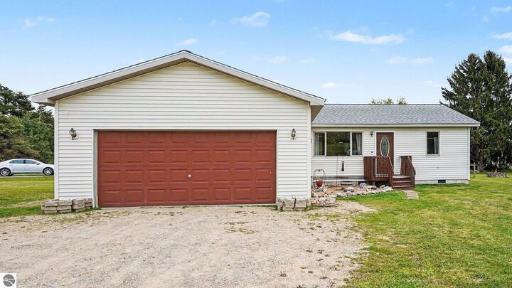 Property Photo:  1001 Isabella Vista Drive  MI 48893 