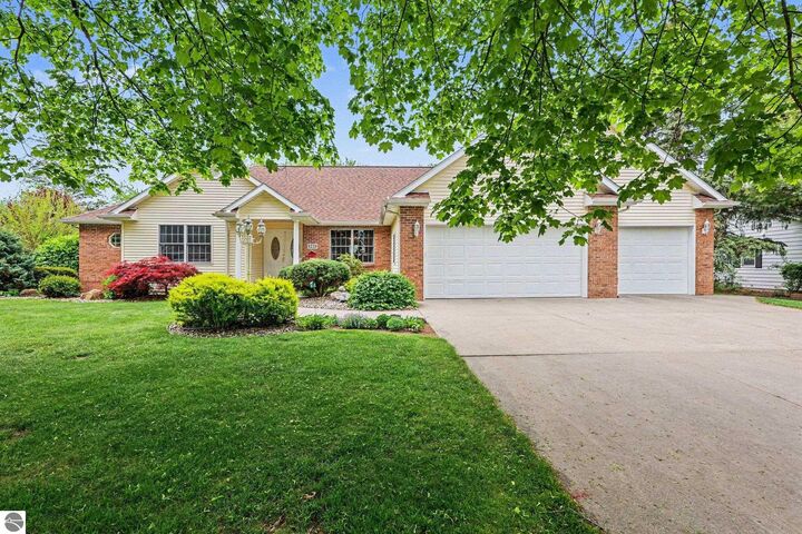 Property Photo: 1220 Glenwood Drive MI 48858