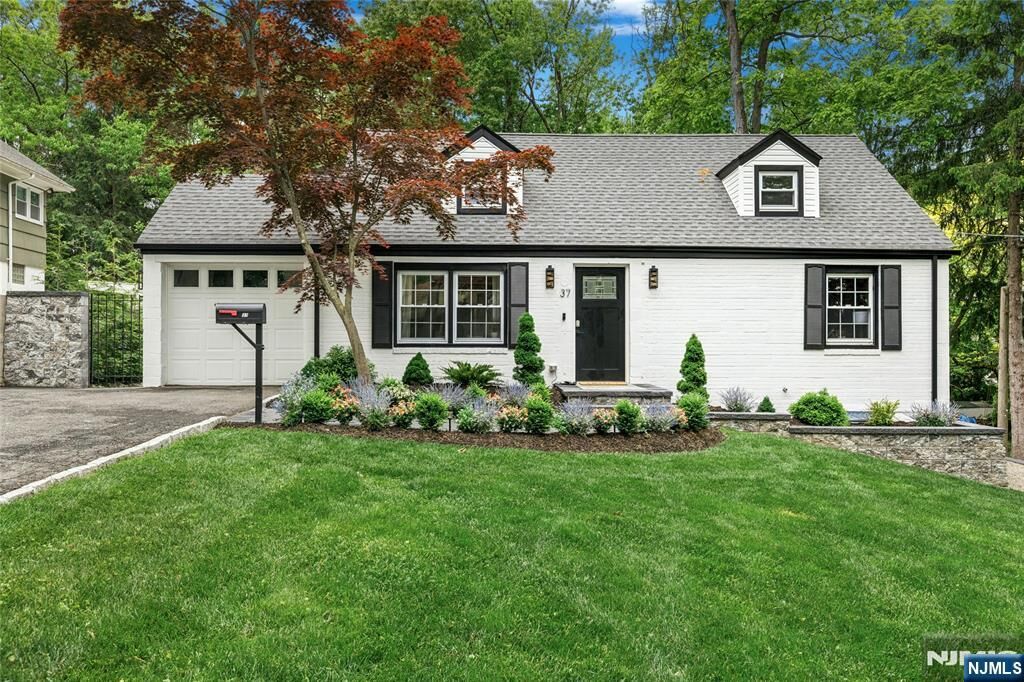 Property Photo:  37 Seaman Road  NJ 07052 