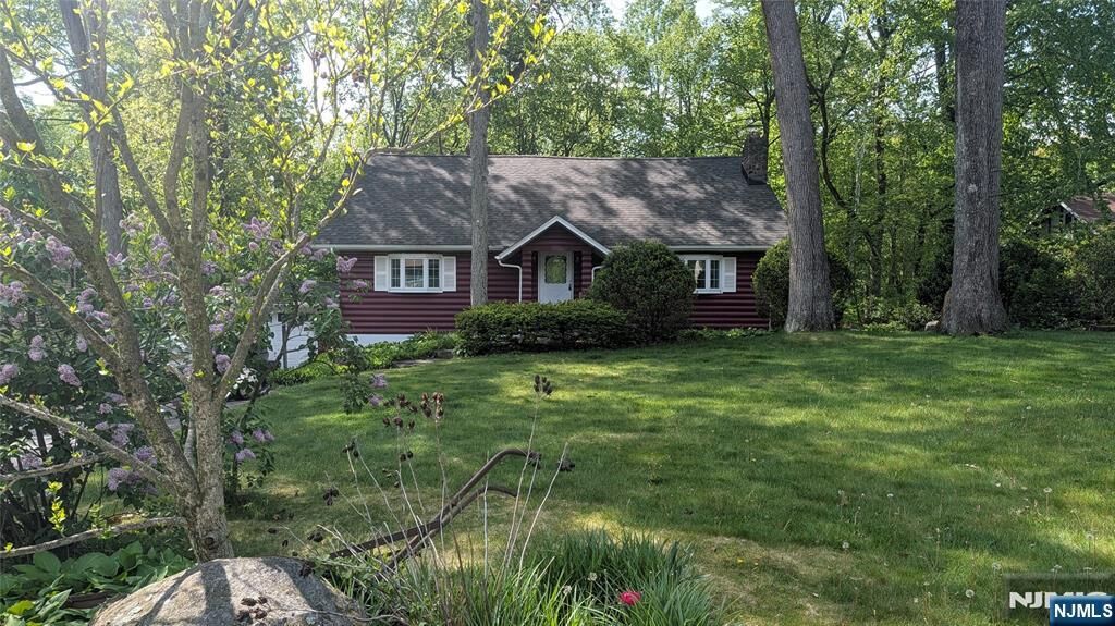 Property Photo:  31 Cascade Way  NJ 07405 