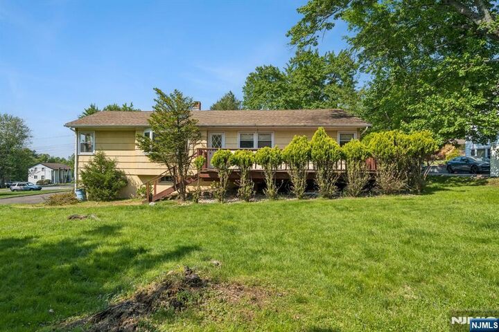 Property Photo:  12 Clover Court  NJ 07009 