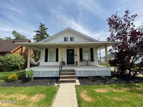 Property Photo: 498 E Market Street OH 44883