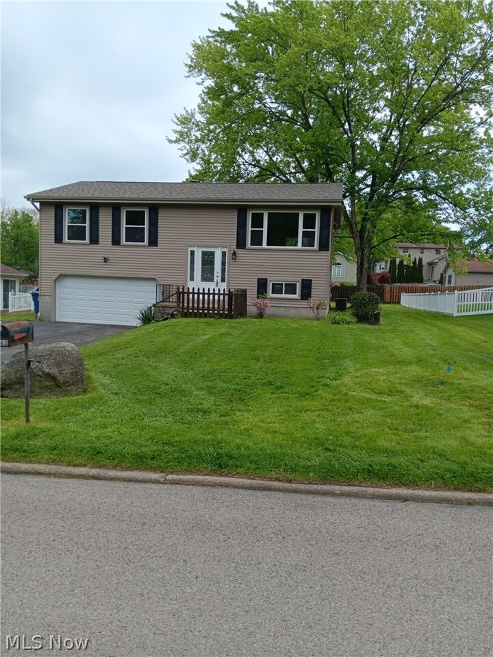 Property Photo: 663 Meadowland Drive OH 44425
