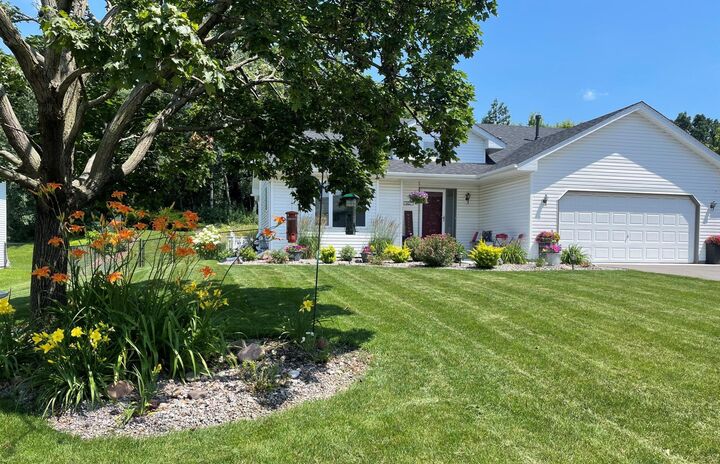 Property Photo:  507 Doncaster Way  MN 55125 