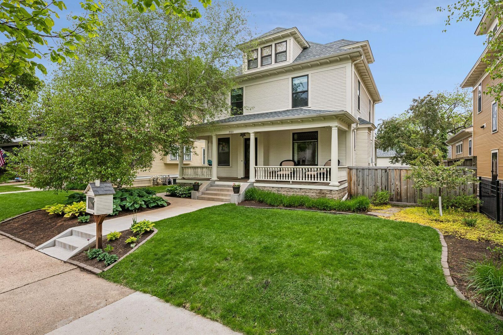 Property Photo:  3121 Humboldt Avenue S  MN 55408 