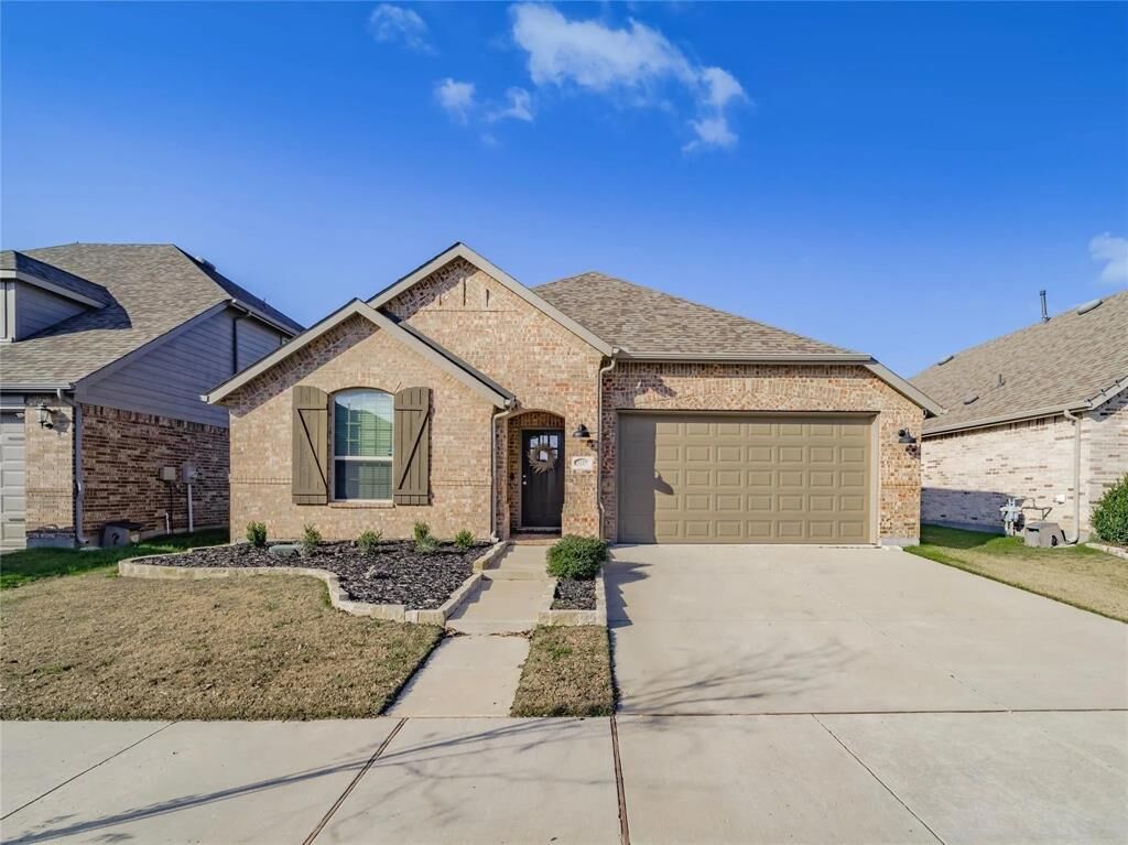 Property Photo:  1317 Chickadee Drive  TX 76226 