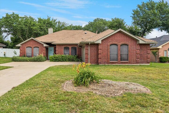 Property Photo:  1263 Wendy Court  TX 76060 