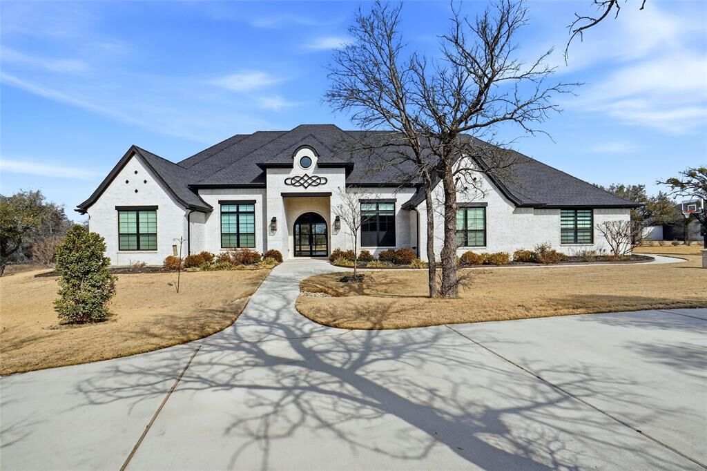 Property Photo:  104 Woodview Creek Trail  TX 76108 