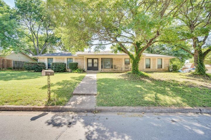 Property Photo:  401 Westview Terrace  TX 76065 