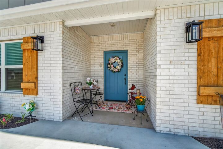 Property Photo: 142 N Box Turtle Avenue AR 72730