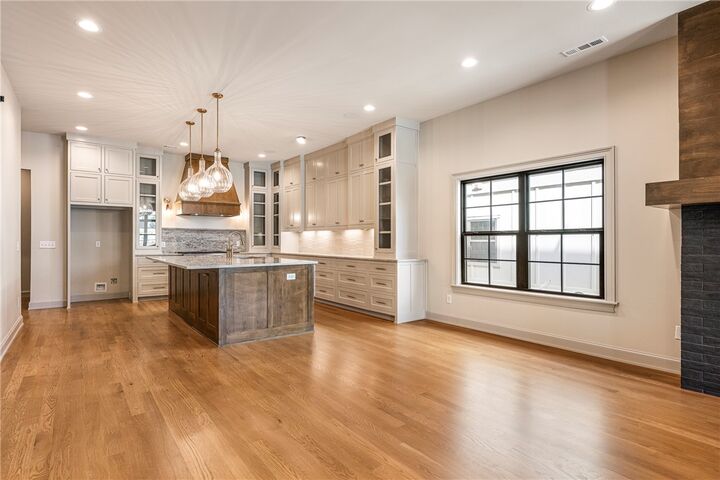 Property Photo: 1033 NW A Street AR 72712