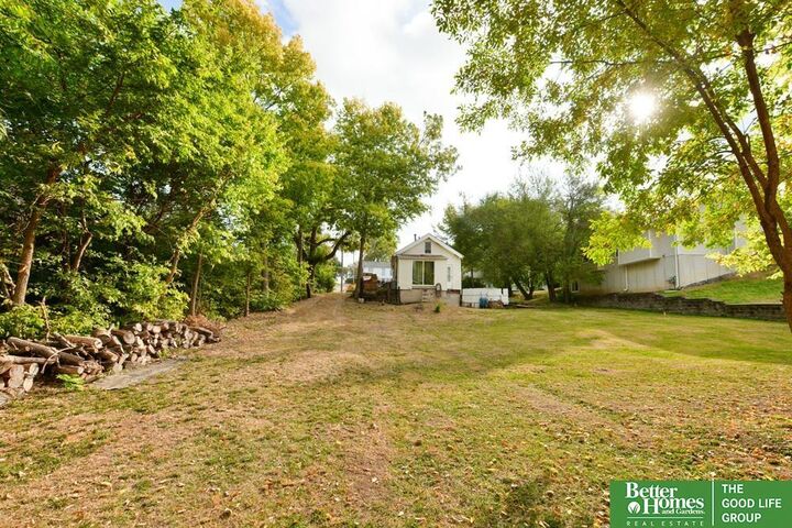 Property Photo:  1704 S 18 Street  NE 68108 
