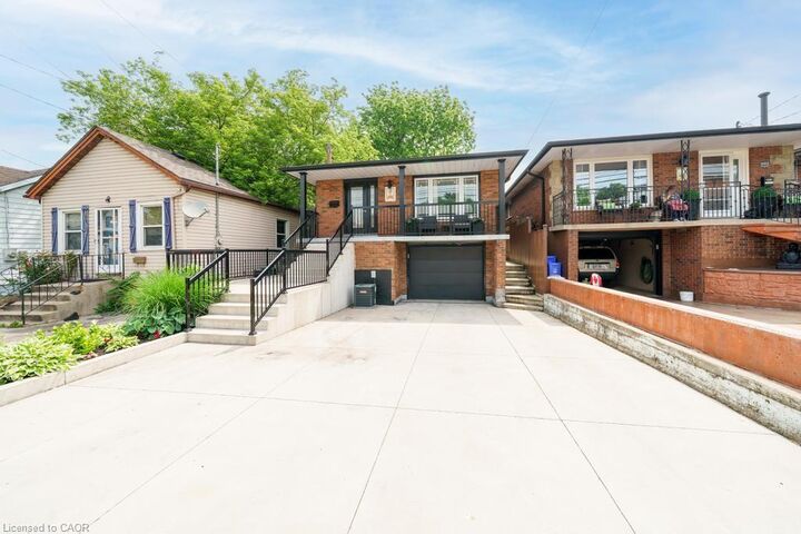 Property Photo:  494 Ferguson Avenue N  ON L8L 4Z5 