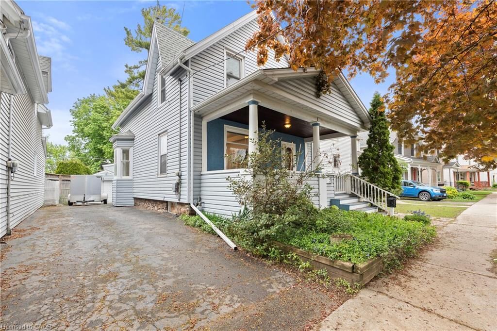Property Photo:  9 1/2 Elizabeth Street  ON L2R 2K8 