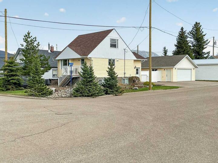 Property Photo:  7704 23 Avenue  AB T0K 0M0 