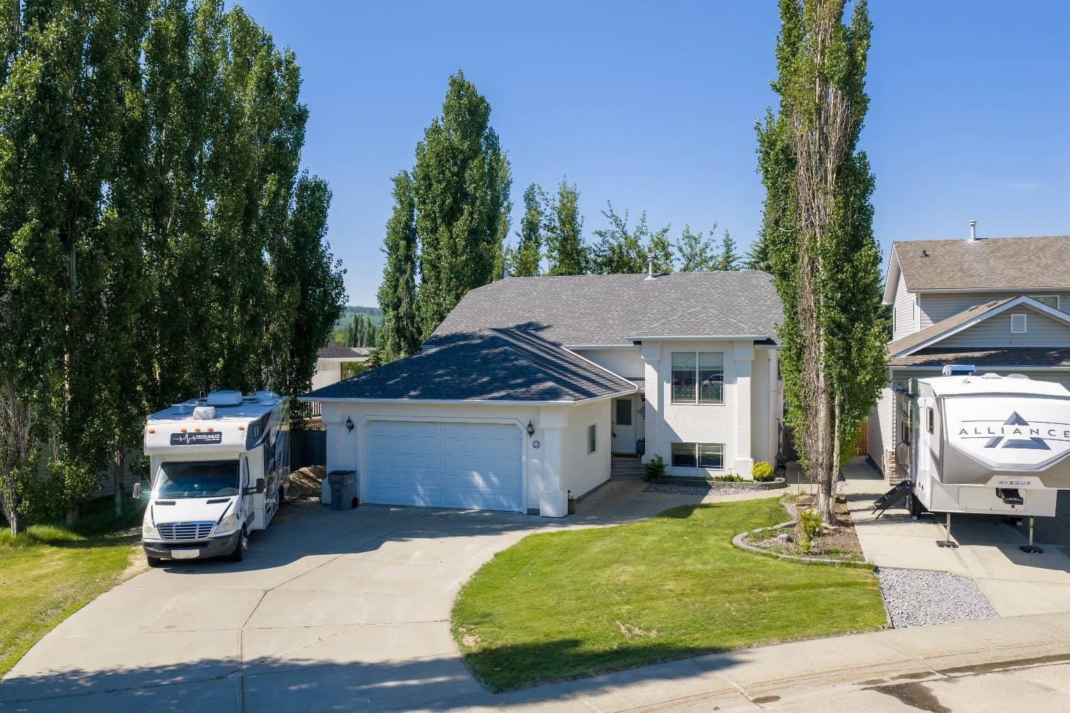 Property Photo: 1 Park Close AB T7S 1S7