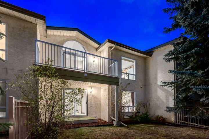 Property Photo:  114 Strathlorne Mews SW  AB T3H 1V1 