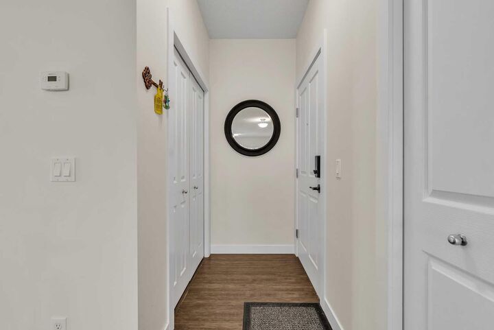 Property Photo: 4 Kingsland Close SE 2215 AB T4A 0J3