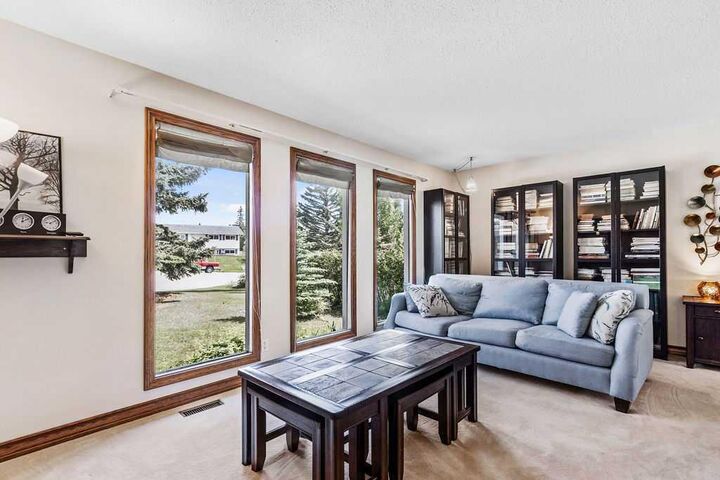 Property Photo:  652 Dalmeny Hill NW  AB T3A 1T6 