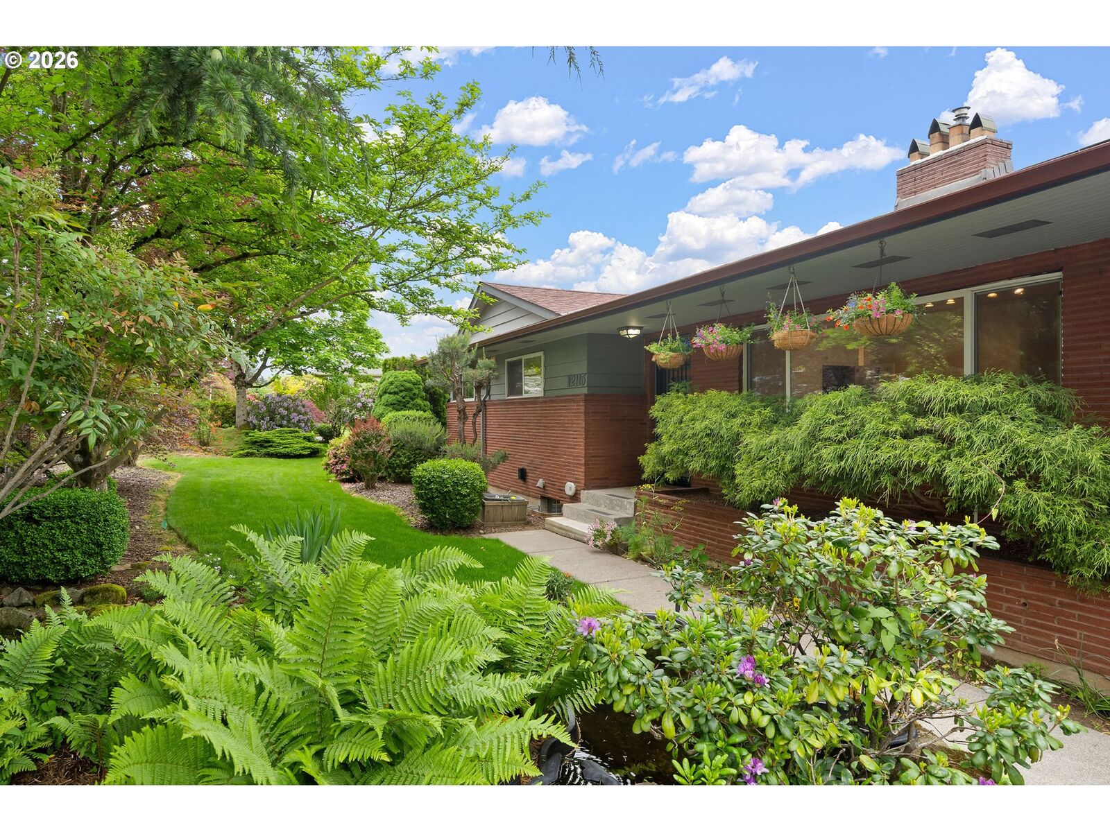 Property Photo:  12115 NE Fremont St  OR 97220 