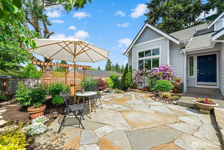 Property Photo: 1706 NE 27th Place WA 98056
