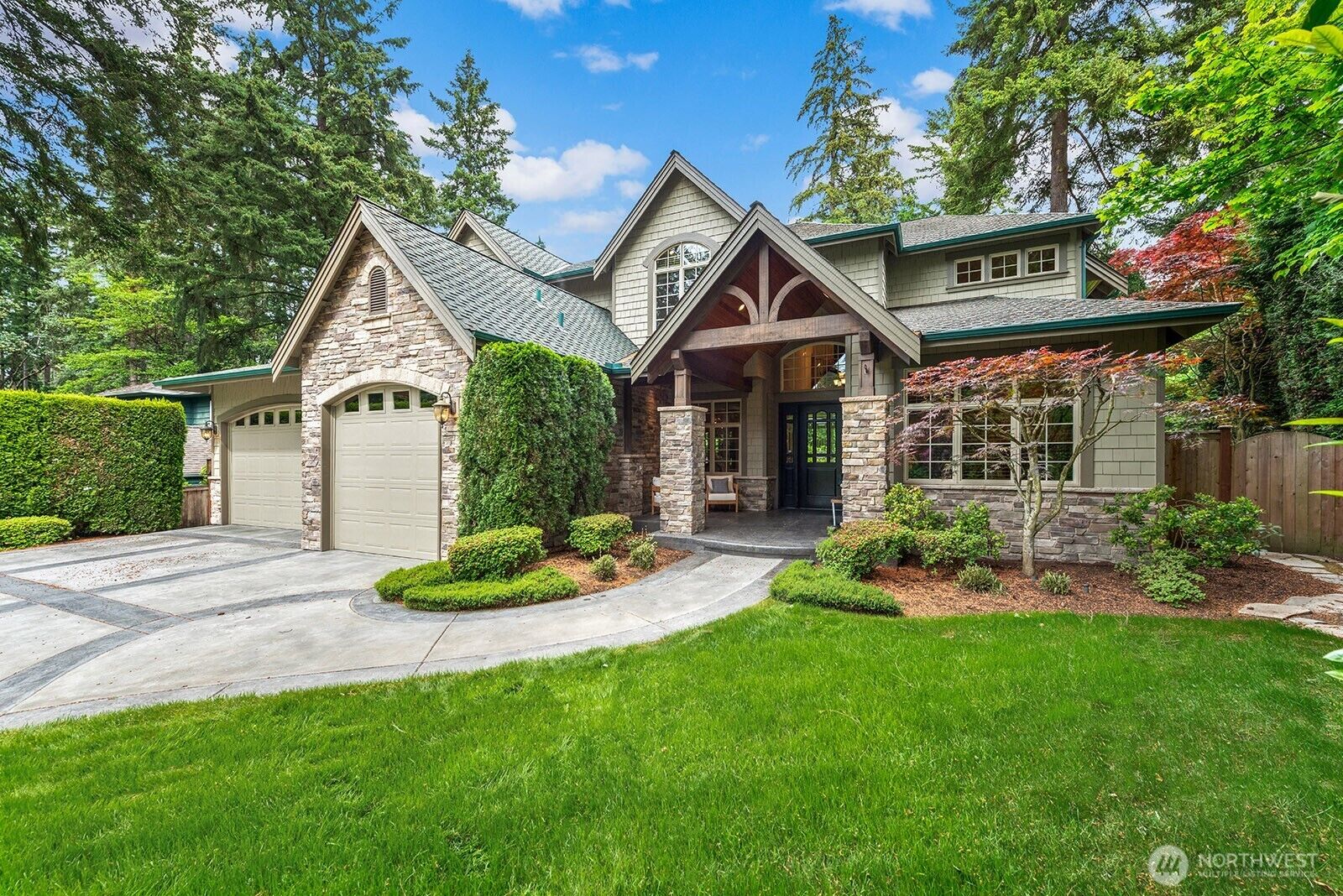Property Photo:  2112  104th Place SE  WA 98004 