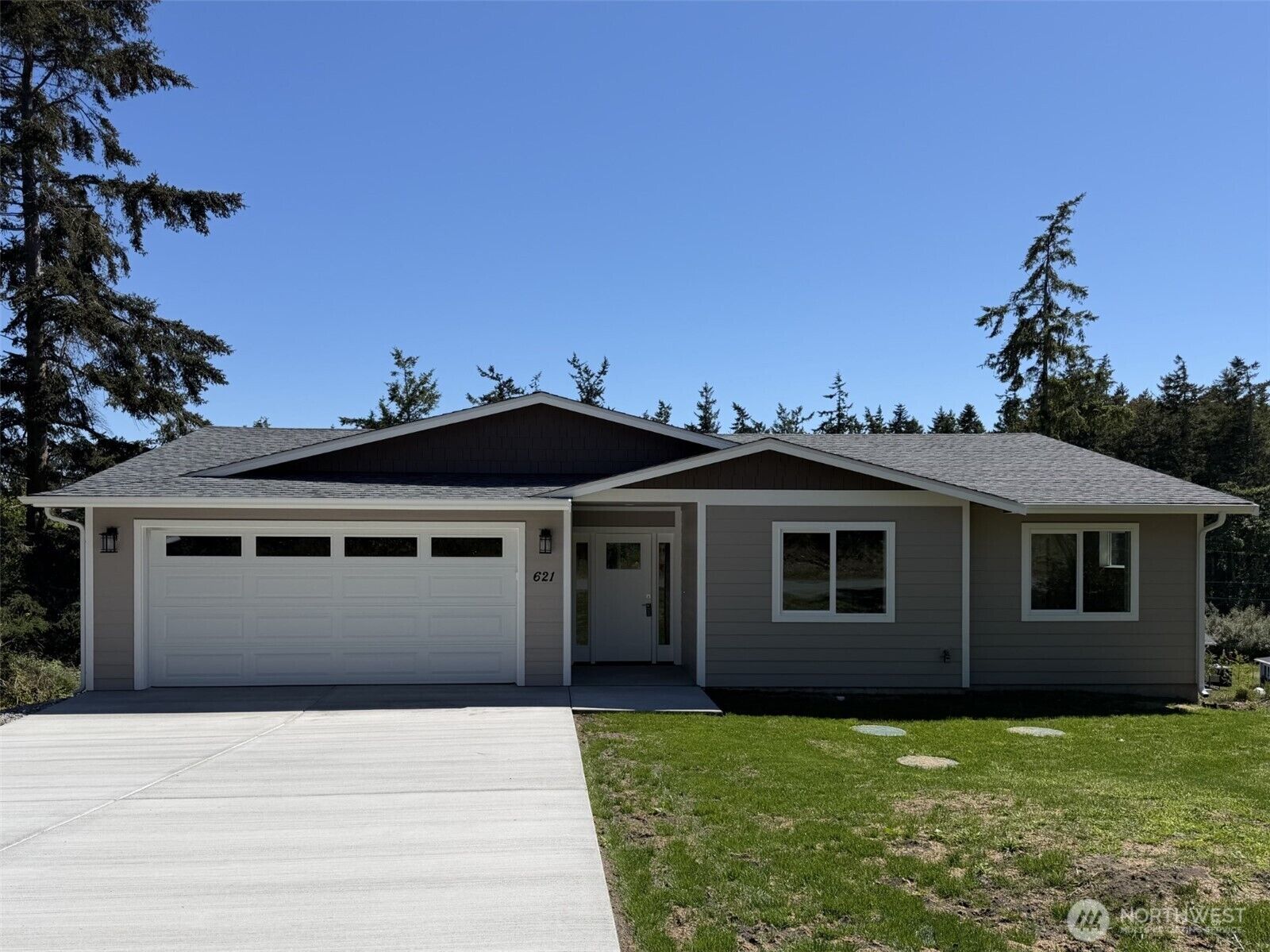 Property Photo:  621  La Fiesta Street  WA 98239 