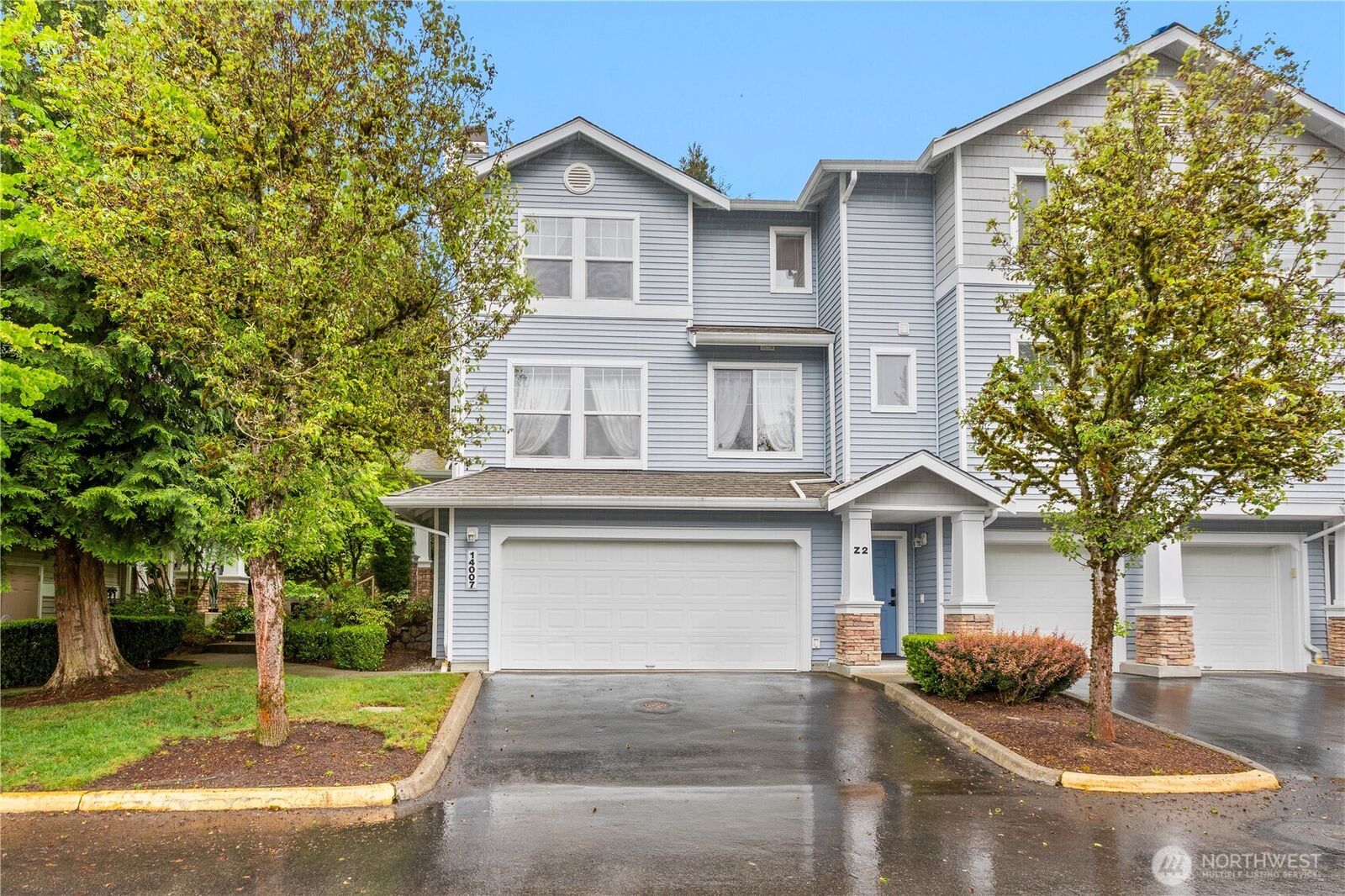 Property Photo:  14007  69th Drive SE Z1  WA 98296 
