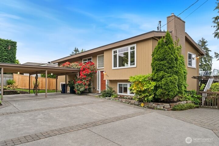 Property Photo:  1623  2nd Street  WA 98033 
