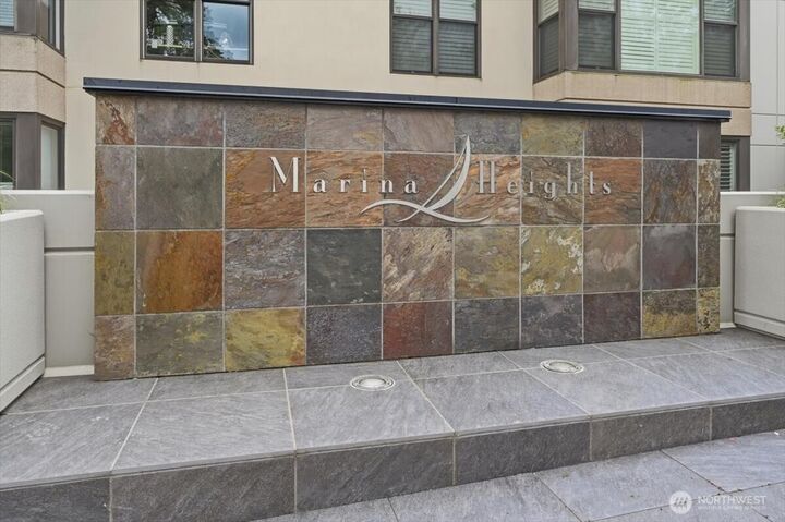 Property Photo: 129 3rd Avenue 404 WA 98033
