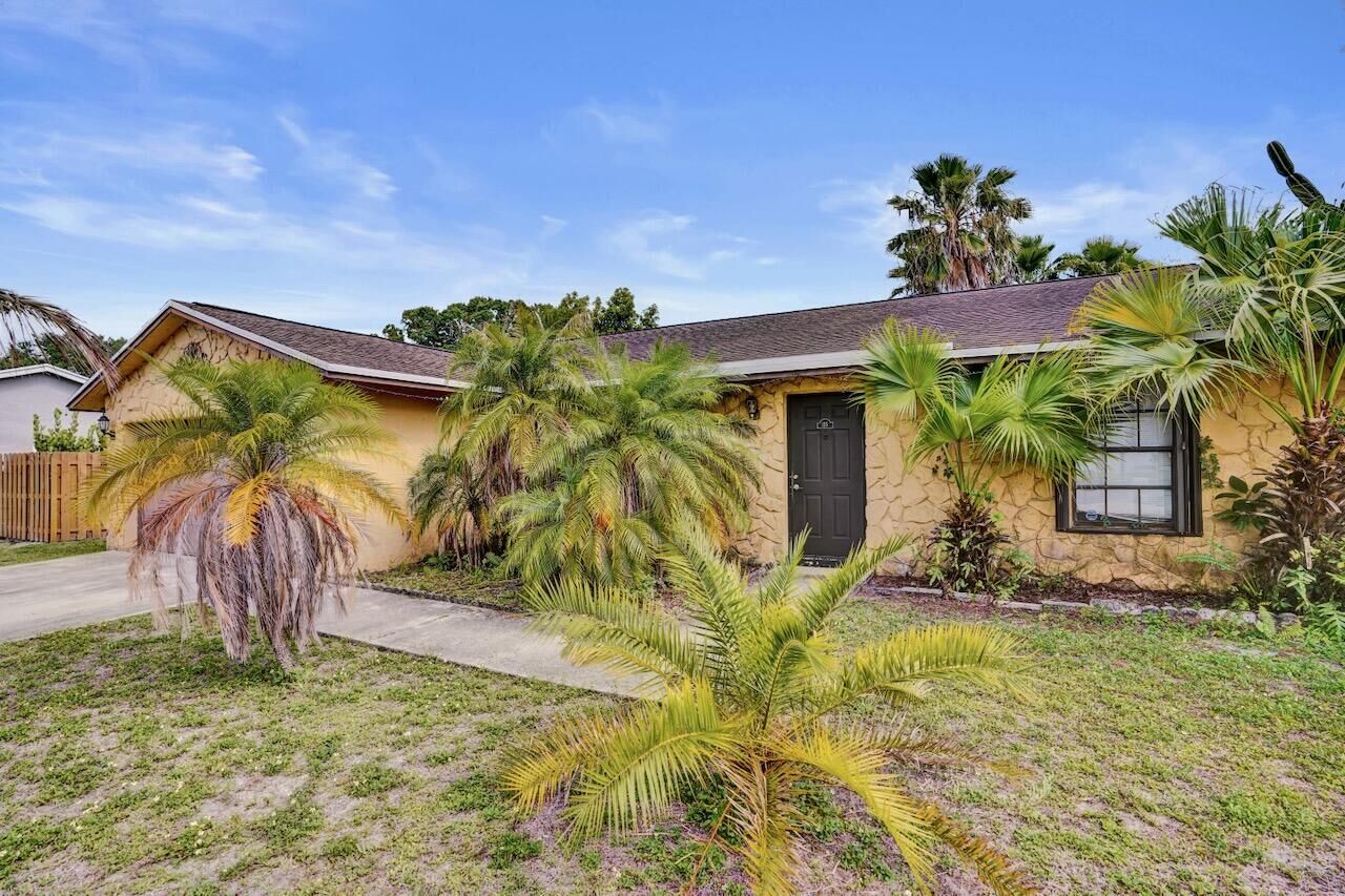 Property Photo:  125 Seagull Court  FL 33411 