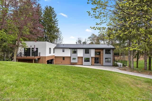 Property Photo:  10459 Hyne Road  MI 48114 