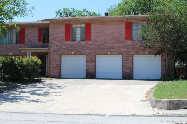 Property Photo:  206 Senisa Dr  TX 78228 