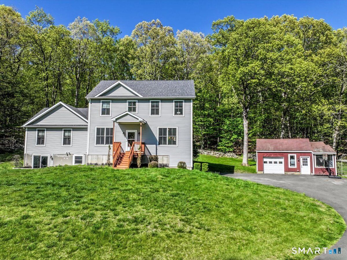Property Photo:  44 Aunt Pattys Lane West  CT 06801 
