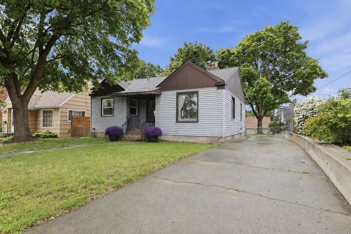 Property Photo: 4215 N Maple St WA 99205