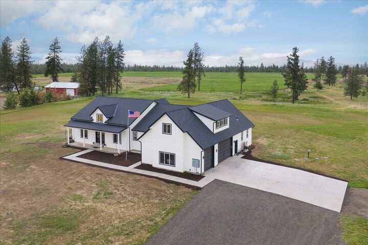 Property Photo:  14506 W Pine Bluff Rd  WA 99026 