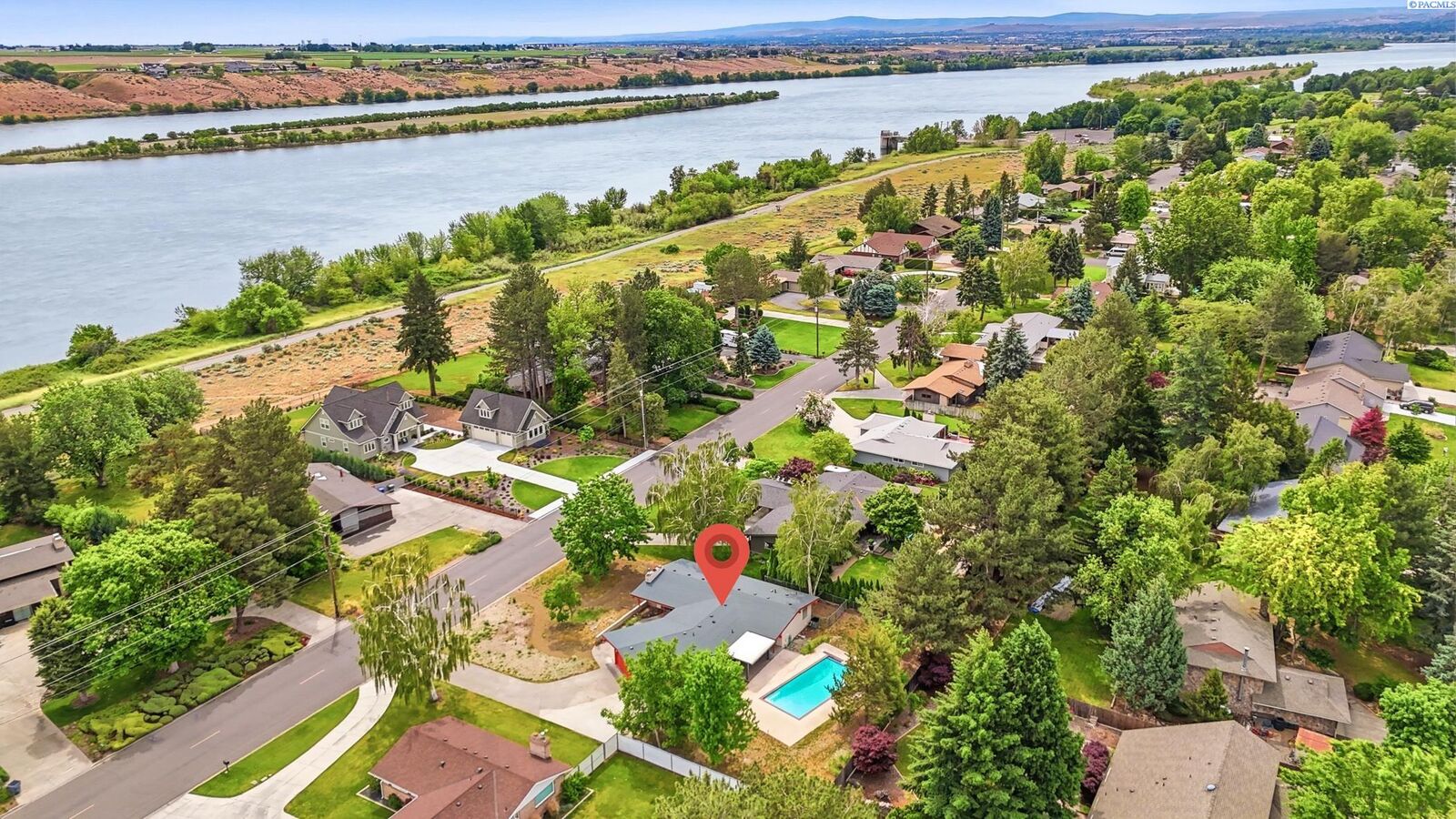 Property Photo:  2441 Harris Avenue  WA 99354 