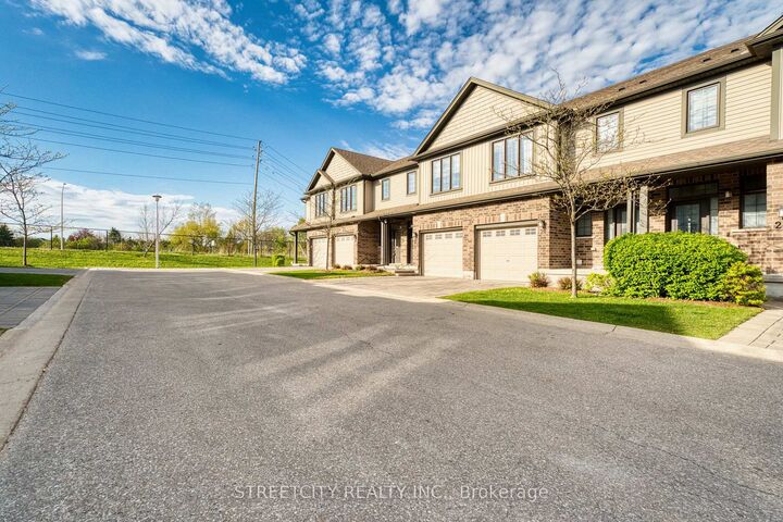 Property Photo: 1030 Oakcrossing Gate 16 ON N6H 0H1