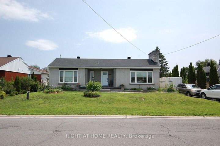 2439 Raymond Street — photo 1
