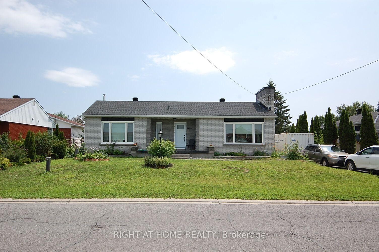 Property Photo: 2439 Raymond Street ON K4K 1K3