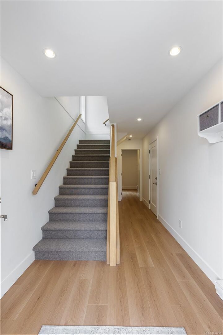 Property Photo:  990 McBriar Ave 1  BC V8X 3M3 